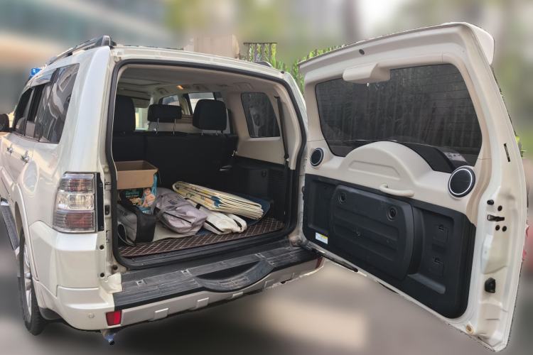 Used Mitsubishi Pajero  Trunk