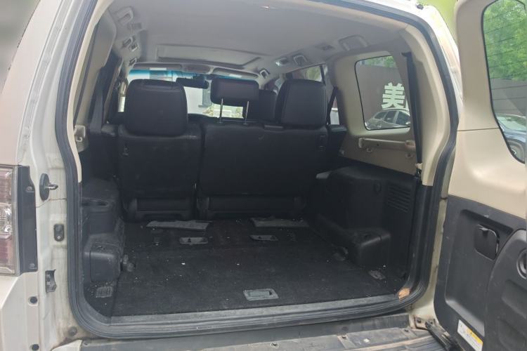 Used Mitsubishi Pajero 2018 3.0L Automatic Prestige Edition Trunk