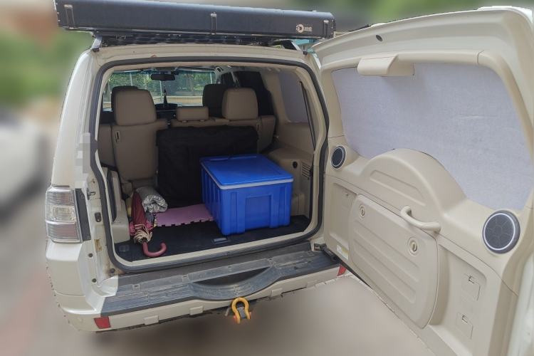 Used Mitsubishi Pajero  Trunk