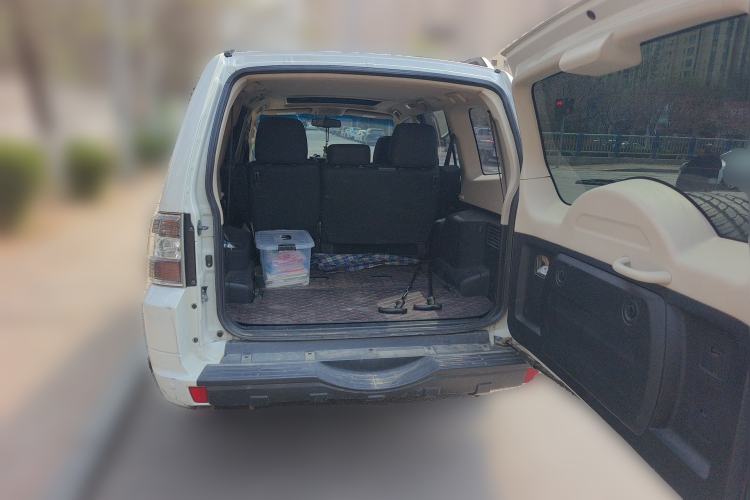 Used Mitsubishi Pajero 2018 3.0L Automatic Comfort Edition Trunk