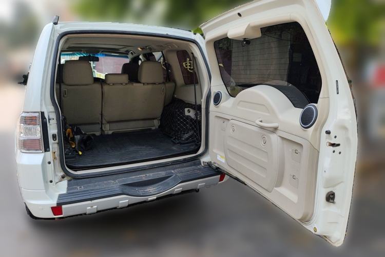Used Mitsubishi Pajero  Trunk
