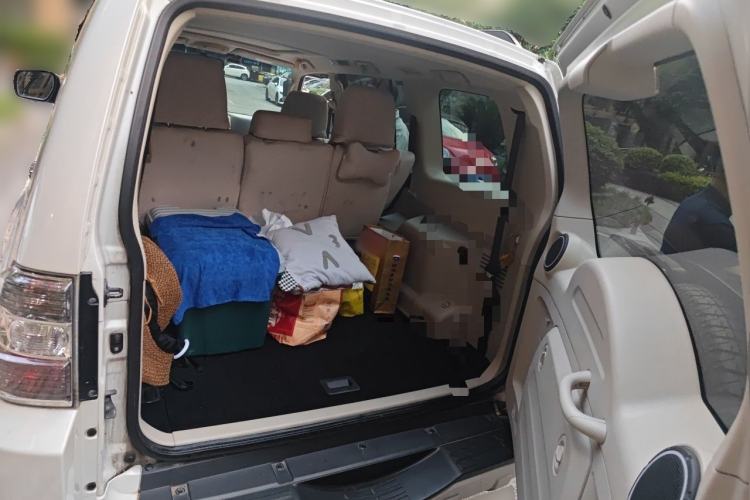 Used Mitsubishi Pajero  Trunk