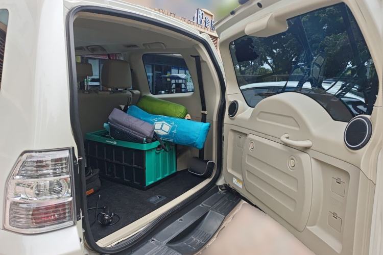 Used Mitsubishi Pajero  Trunk