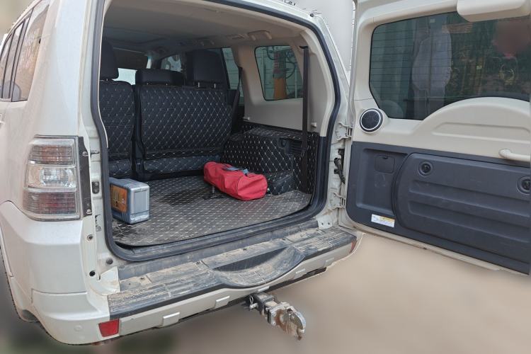 Used Mitsubishi Pajero  Trunk