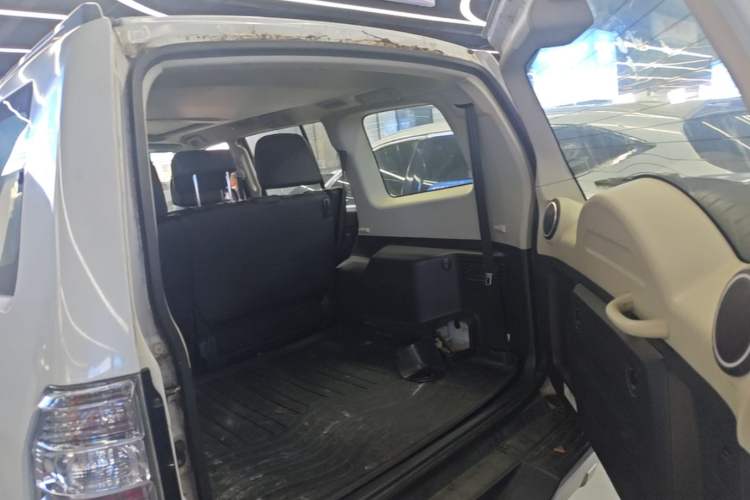 Used Mitsubishi Pajero 2018 V97 3.8L 5-Door GLS Sunroof – U.S. Specification Trunk