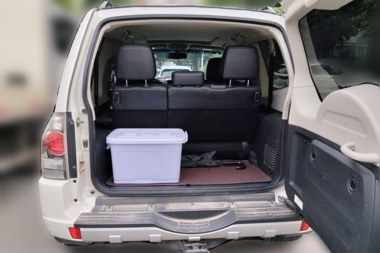 Used Mitsubishi Pajero  Trunk