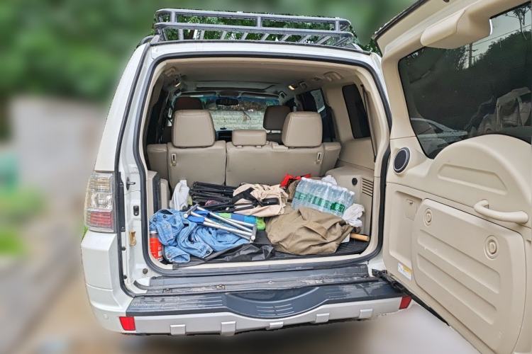 Used Mitsubishi Pajero  Trunk
