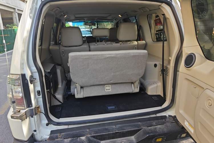 Used Mitsubishi Pajero 2018 V97 3.8L 5-Door GLS Sunroof – Middle East Trunk