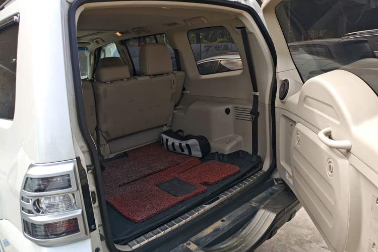 Used Mitsubishi Pajero 2018 V97 3.8L 5-Door GLS Sunroof – Middle East Trunk