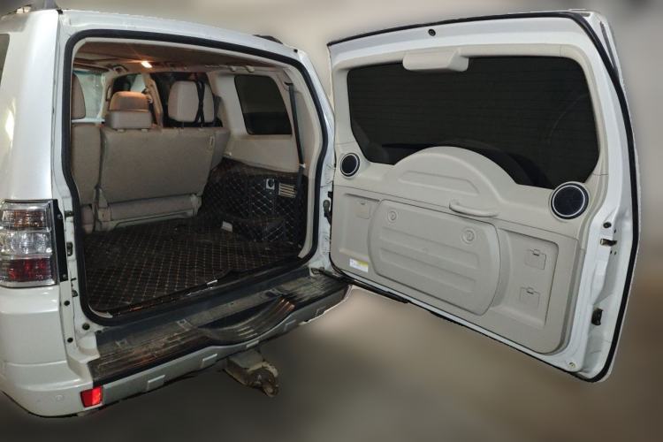 Used Mitsubishi Pajero  Trunk
