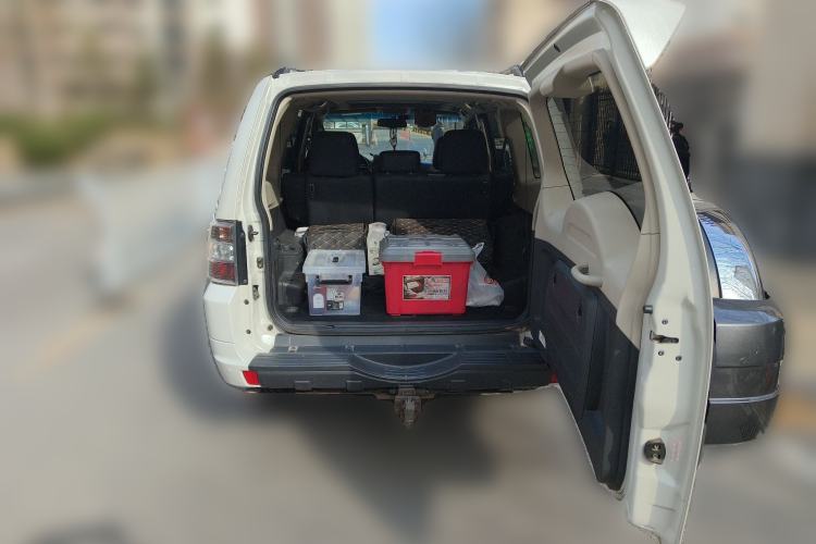 Used Mitsubishi Pajero 2018 3.0L Automatic Comfort Edition Trunk