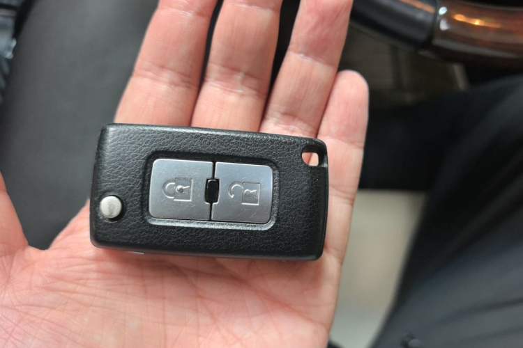 Used Mitsubishi Pajero 2018 V97 3.8L 5-Door GLS Sunroof – Middle East Vehicle Key