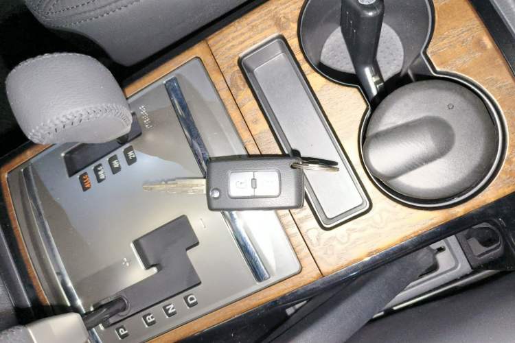 Used Mitsubishi Pajero 2018 3.0L Automatic Comfort Edition Vehicle Key