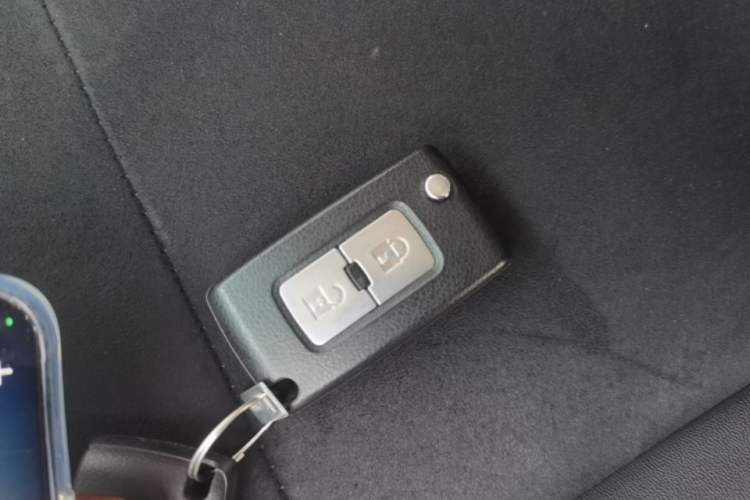 Used Mitsubishi Pajero 2018 3.0L Automatic Standard Edition Vehicle Key