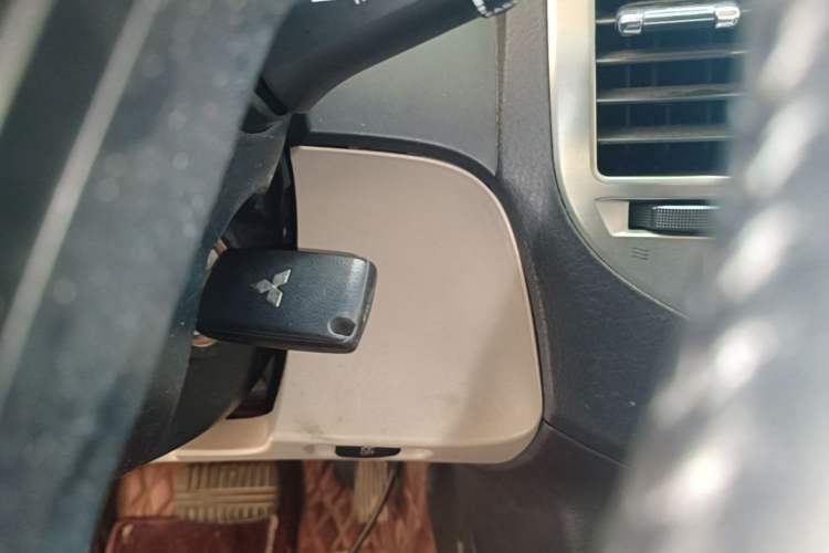 Used Mitsubishi Pajero 2018 V97 3.8L 5-Door GLS Sunroof – Middle East Vehicle Key