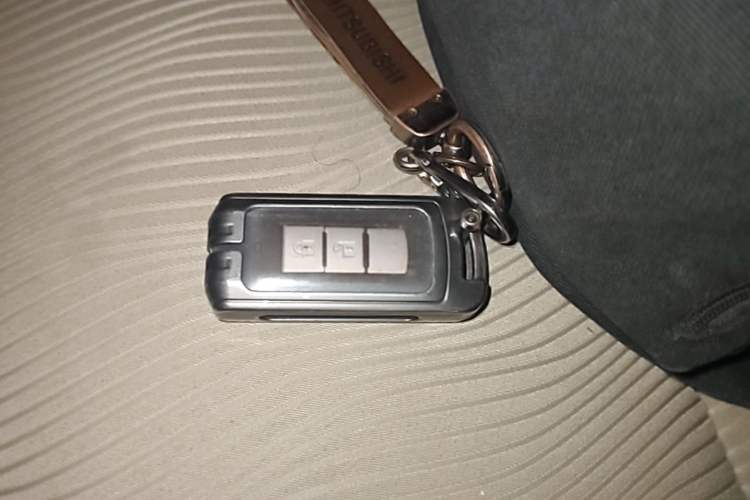 Used Mitsubishi Pajero 2018 3.0L Automatic Standard Edition Vehicle Key