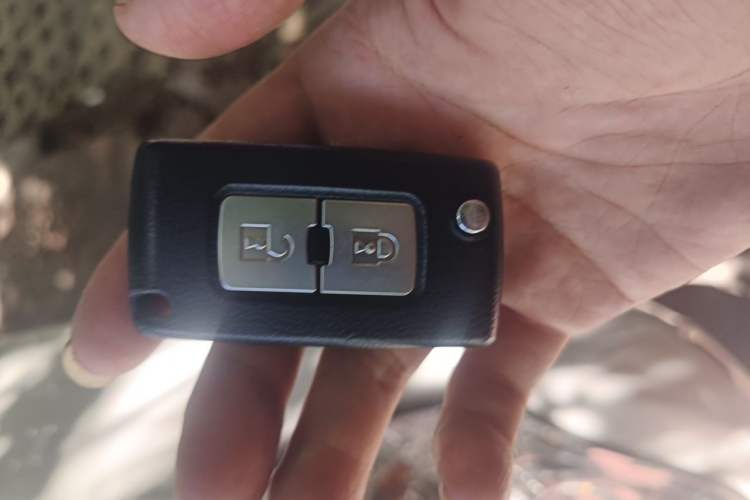 Used Mitsubishi Pajero 2018 3.0L Automatic Prestige Edition Vehicle Key