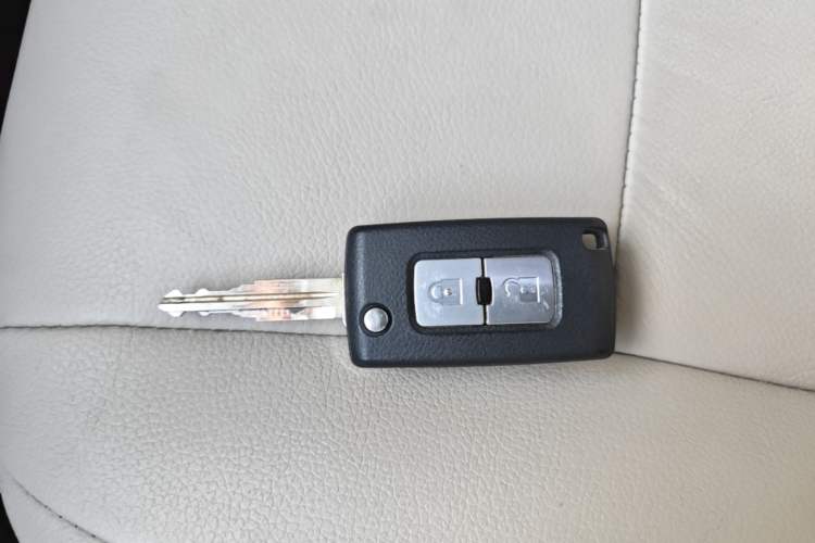 Used Mitsubishi Pajero 2018 V97 3.8L 5-Door GLS Sunroof – Middle East Vehicle Key