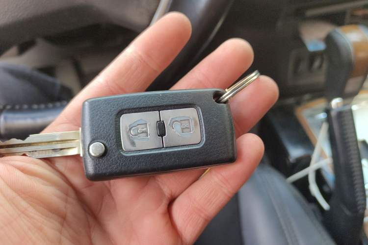 Used Mitsubishi Pajero 2018 3.0L Automatic Comfort Edition Vehicle Key