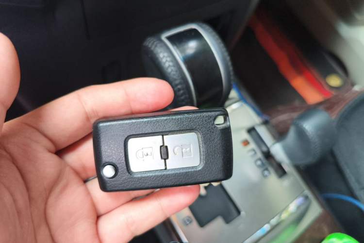 Used Mitsubishi Pajero  Vehicle Key