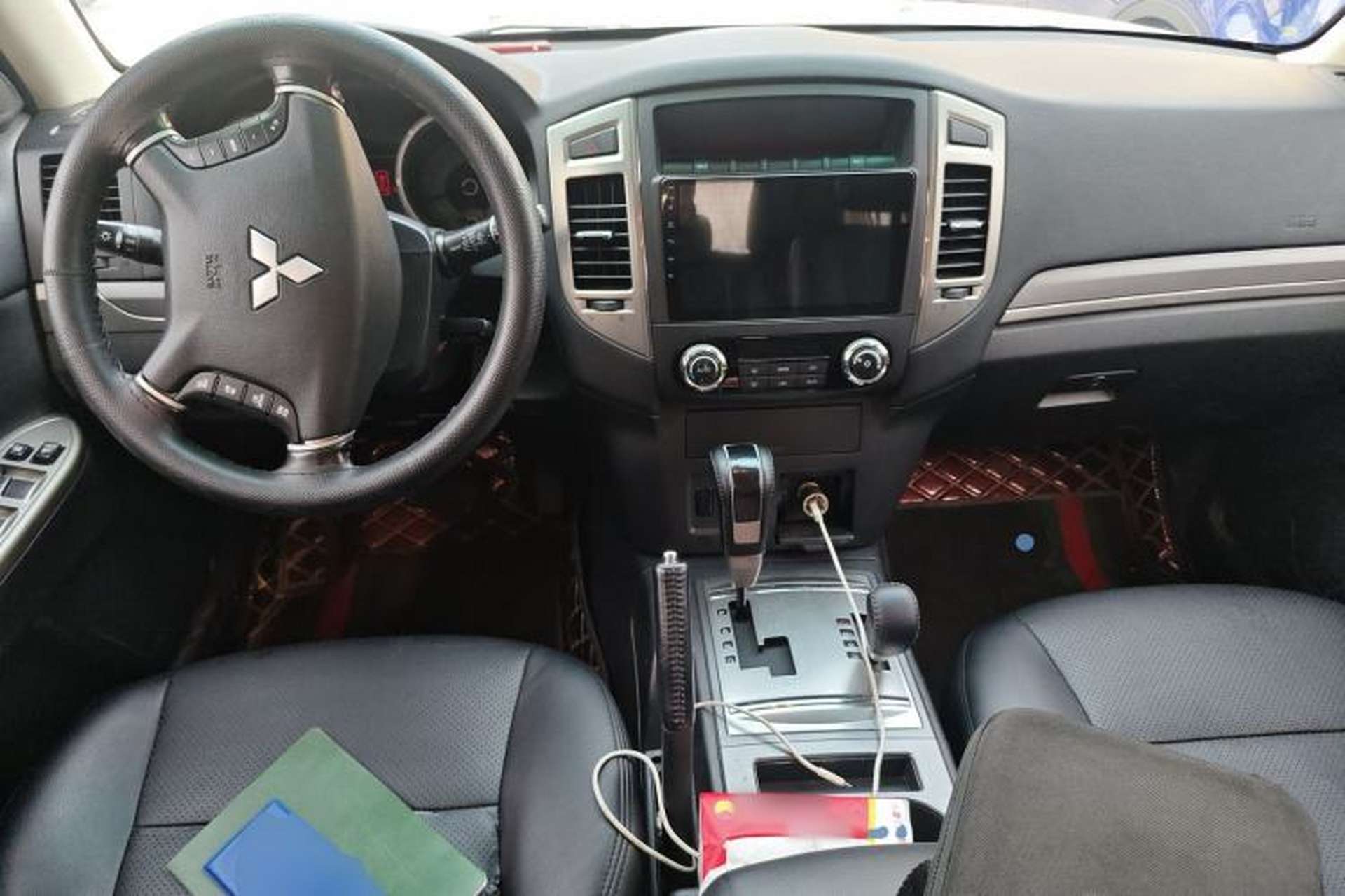 Used Mitsubishi Pajero 2018 3.0L Automatic Standard Edition Center Console