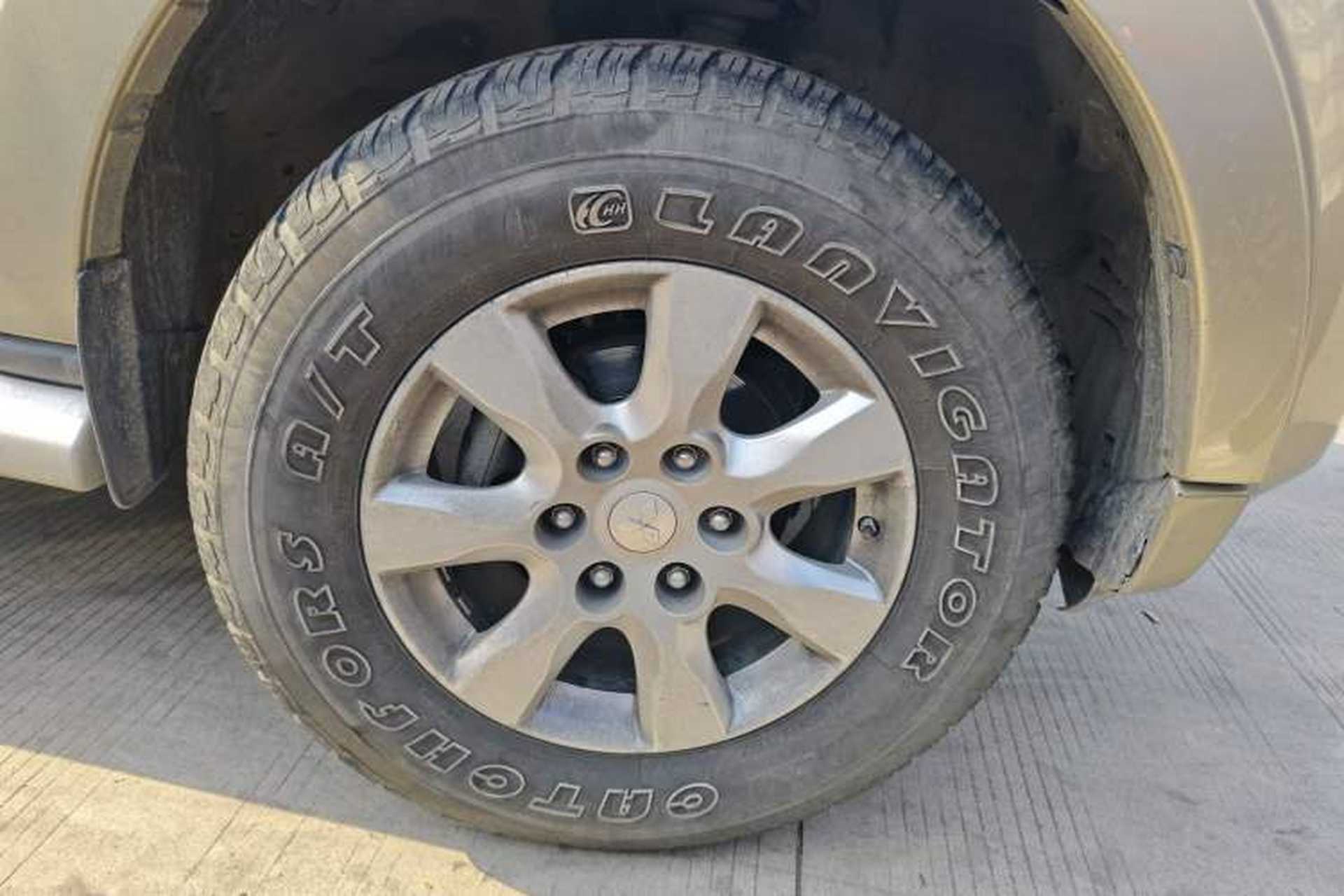 Used Mitsubishi Pajero 2018 3.0L Automatic Standard Edition Right Front Wheel Hub