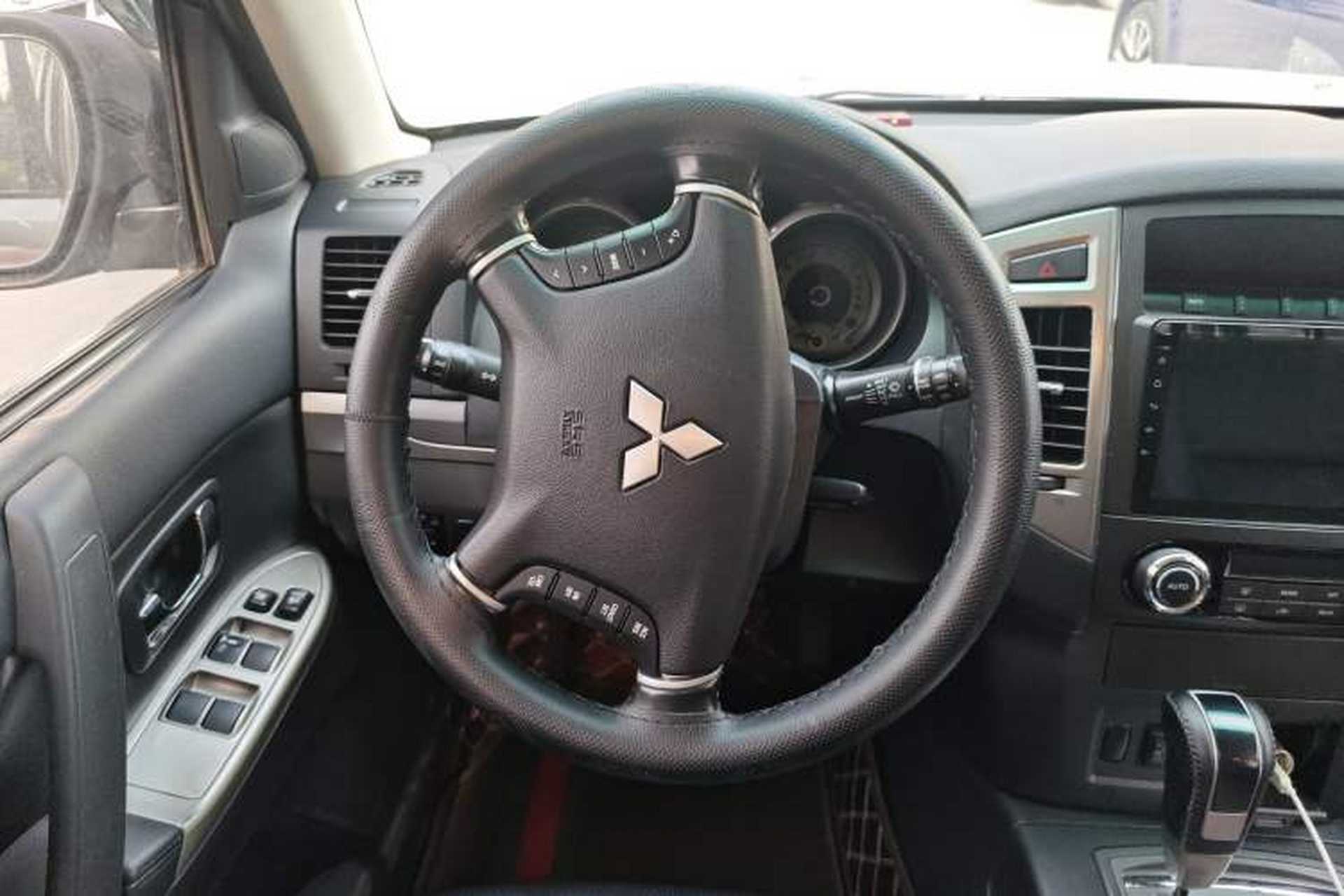 Used Mitsubishi Pajero 2018 3.0L Automatic Standard Edition Steering Wheel