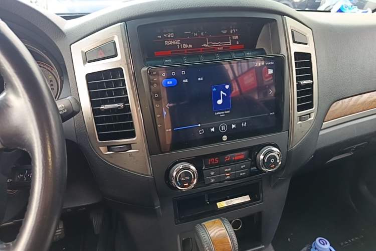 Used Mitsubishi Pajero 2019 3.0L Automatic Comfort Edition Audio And AC Panel