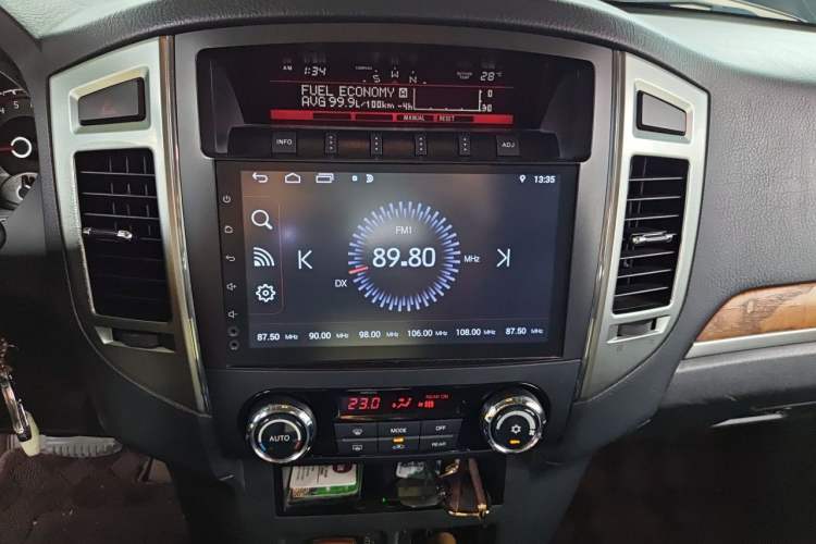 Used Mitsubishi Pajero 2019 3.0L Automatic Comfort Edition Audio And AC Panel