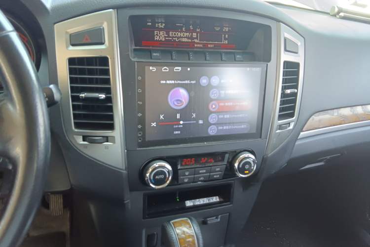 Used Mitsubishi Pajero 2019 3.0L Automatic Standard Edition Audio And AC Panel