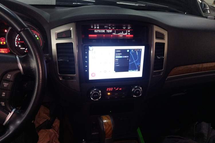 Used Mitsubishi Pajero 2019 3.0L Automatic Comfort Edition Audio And AC Panel