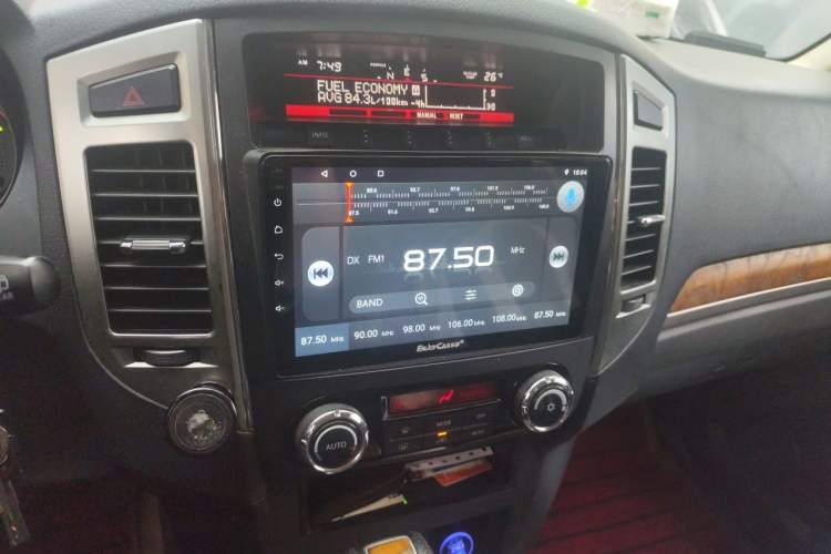 Used Mitsubishi Pajero 2019 3.0L Automatic Prestige Edition Audio And AC Panel