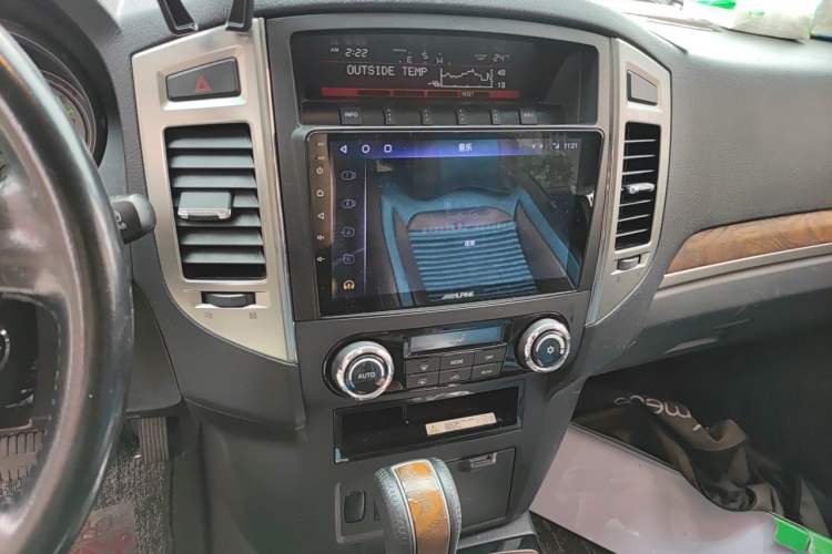 Used Mitsubishi Pajero 2019 3.0L Automatic Standard Edition Audio And AC Panel