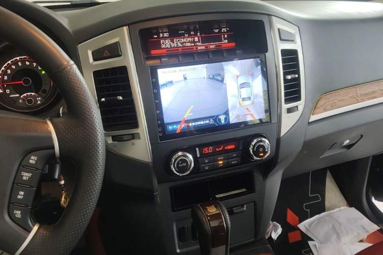 Used Mitsubishi Pajero 2019 3.0L Automatic Standard Edition Audio And AC Panel