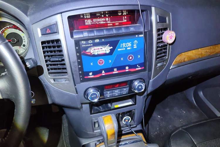 Used Mitsubishi Pajero 2019 3.0L Automatic Comfort Edition Audio And AC Panel