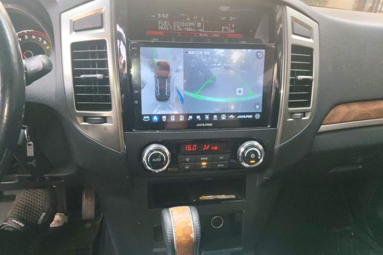 Used Mitsubishi Pajero 2019 3.0L Automatic Luxury Edition Audio And AC Panel
