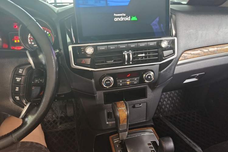 Used Mitsubishi Pajero 2019 3.0L Automatic Comfort Edition Audio And AC Panel