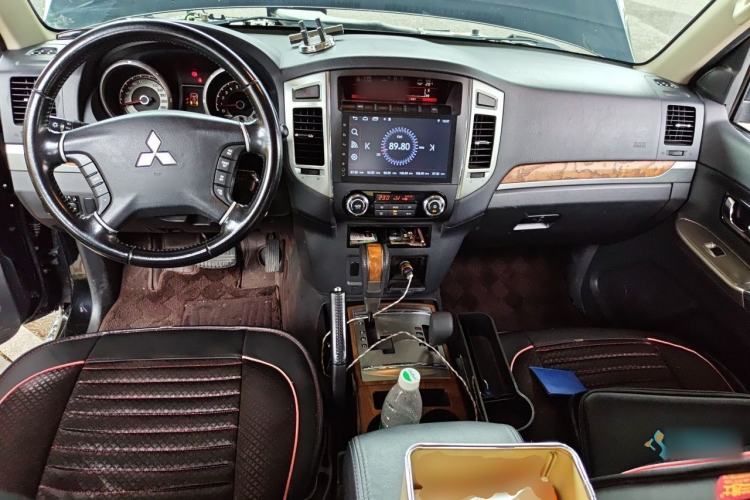 Used Mitsubishi Pajero 2019 3.0L Automatic Comfort Edition Center Console