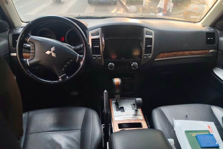 Used Mitsubishi Pajero 2019 3.0L Automatic Luxury Edition Center Console
