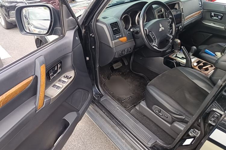 Used Mitsubishi Pajero 2019 3.0L Automatic Comfort Edition Driver Seat