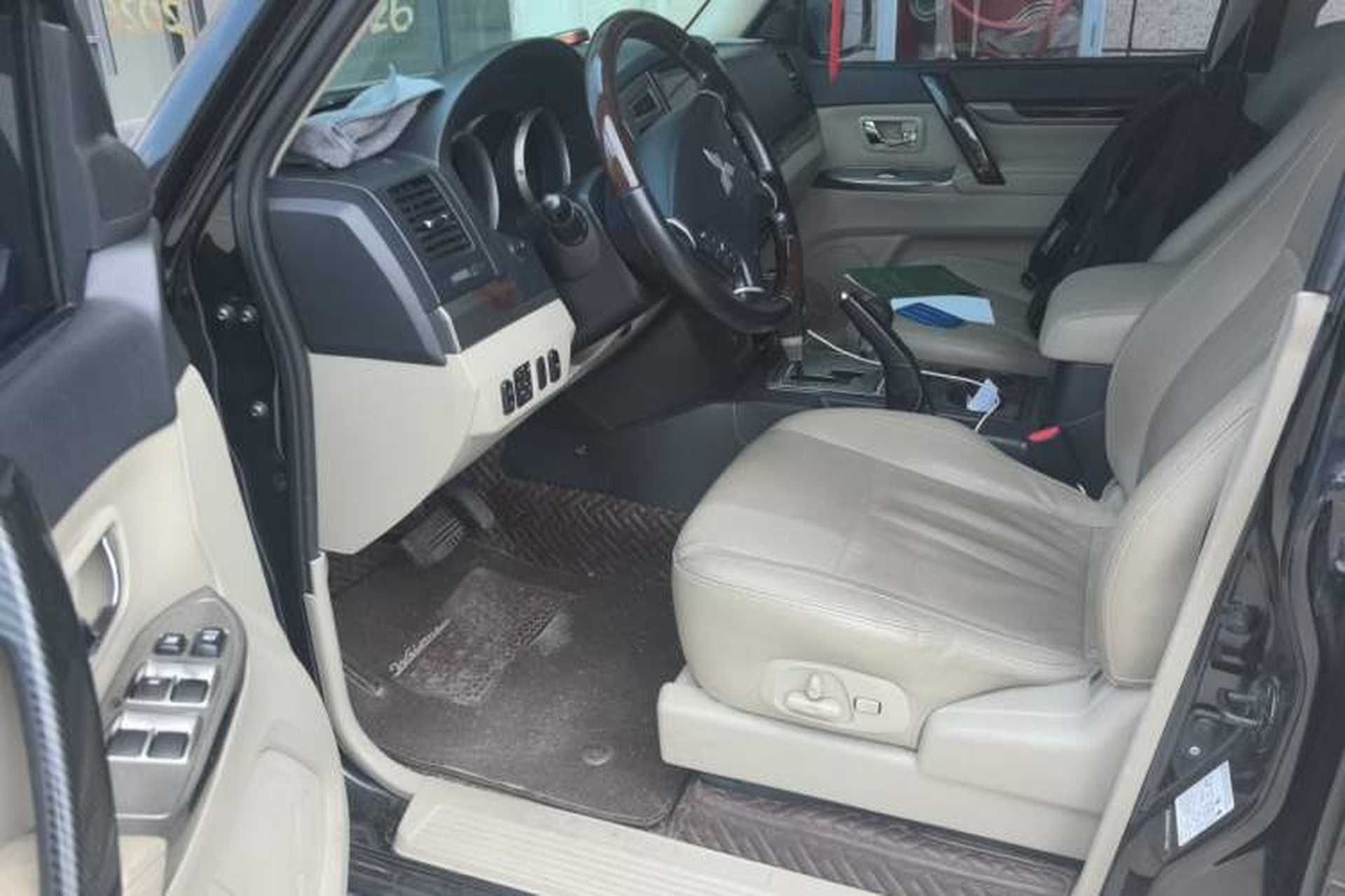 Used Mitsubishi Pajero 2019 V97 3.8L 5-Door GLS Sunroof Dual Differential – Middle East Driver Seat
