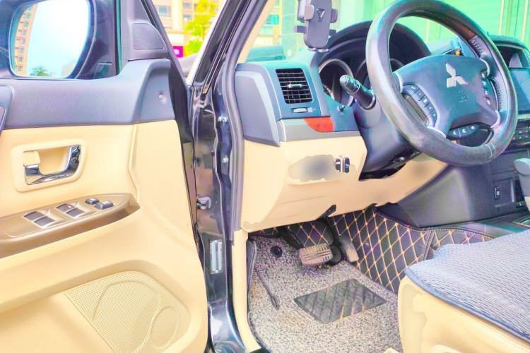 Used Mitsubishi Pajero 2019 V97 3.8L 5-Door GLS Middle East Edition Driver Seat
