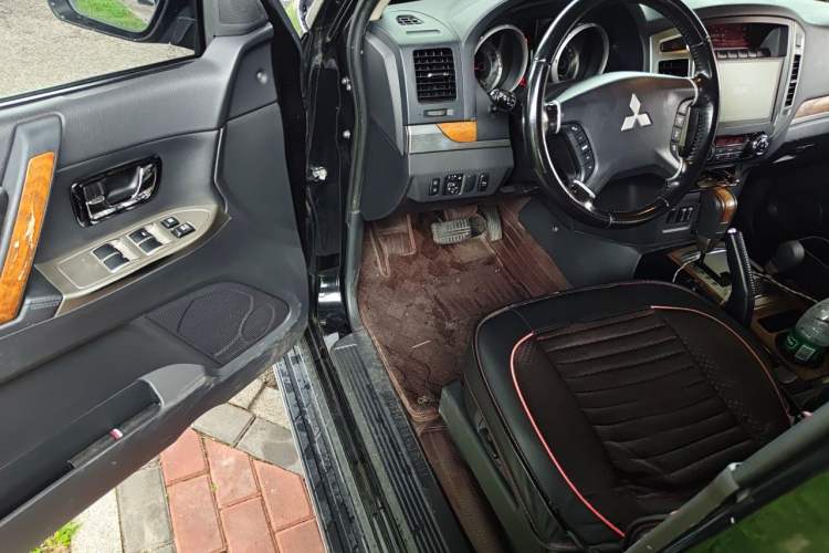Used Mitsubishi Pajero 2019 3.0L Automatic Comfort Edition Driver Seat