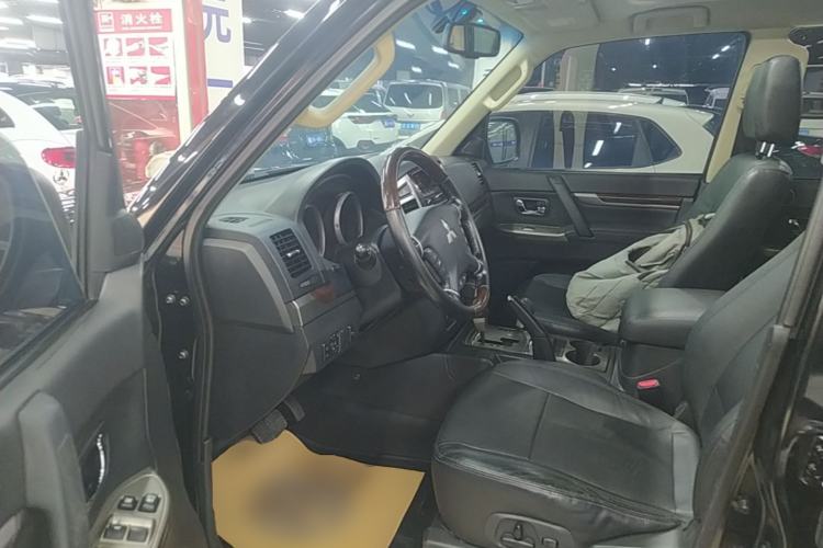 Used Mitsubishi Pajero 2019 V97 3.8L 5-Door GLS Middle East Edition Driver Seat