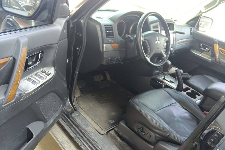 Used Mitsubishi Pajero 2019 3.0L Automatic Standard Edition Driver Seat