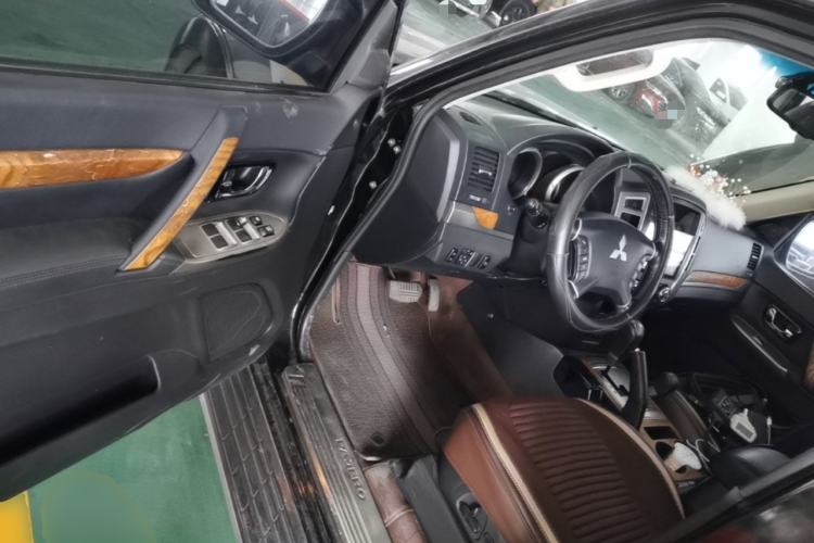 Used Mitsubishi Pajero 2019 3.0L Automatic Standard Edition Driver Seat
