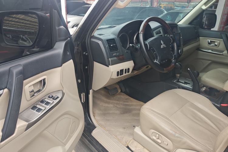 Used Mitsubishi Pajero 2019 V97 3.8L 5-Door GLS Middle East Edition Driver Seat