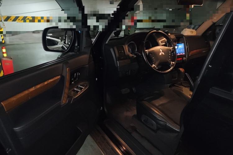 Used Mitsubishi Pajero 2019 3.0L Automatic Comfort Edition Driver Seat