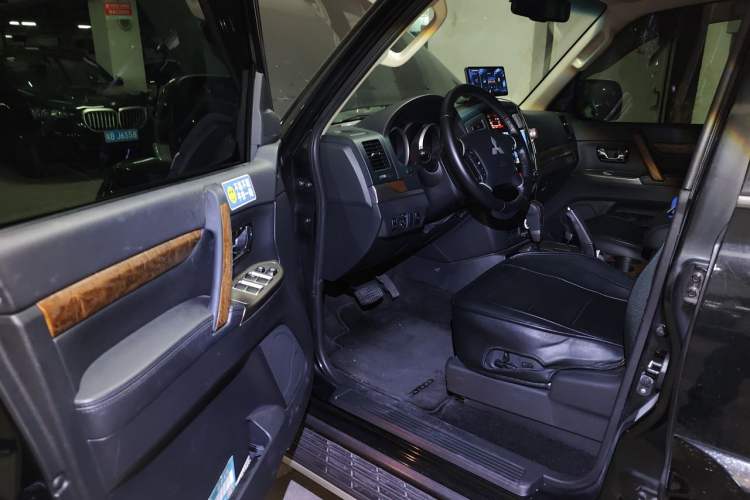 Used Mitsubishi Pajero 2019 3.0L Automatic Comfort Edition Driver Seat