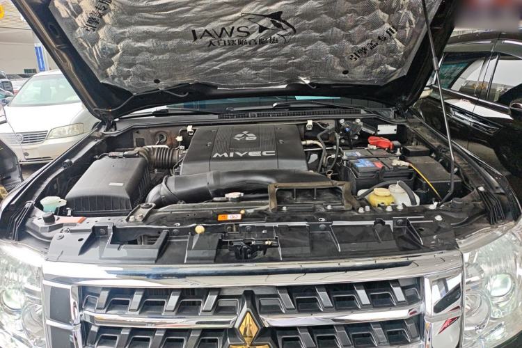 Used Mitsubishi Pajero 2019 V97 3.8L 5-Door GLS Middle East Edition Engine Bay